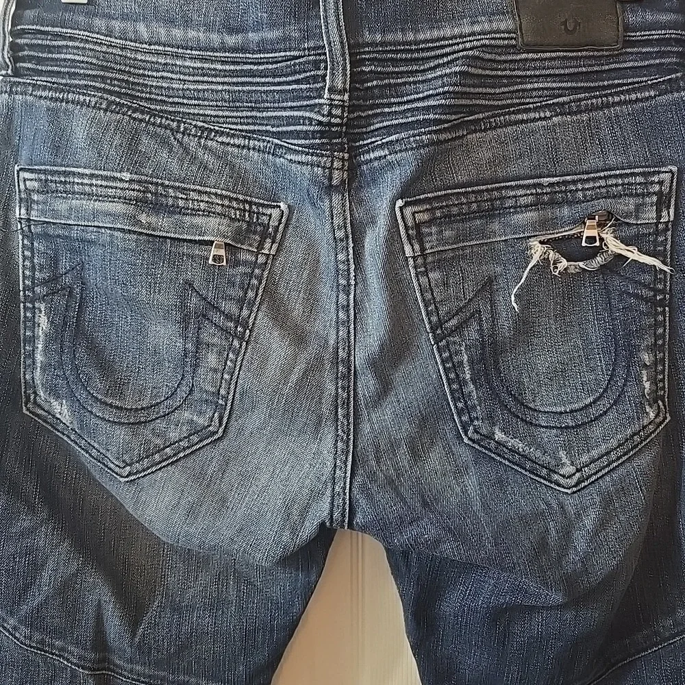 True Religion Geno Relaxed Slim‎ Moto Mens Distressed Blue Jean Shorts Size 32